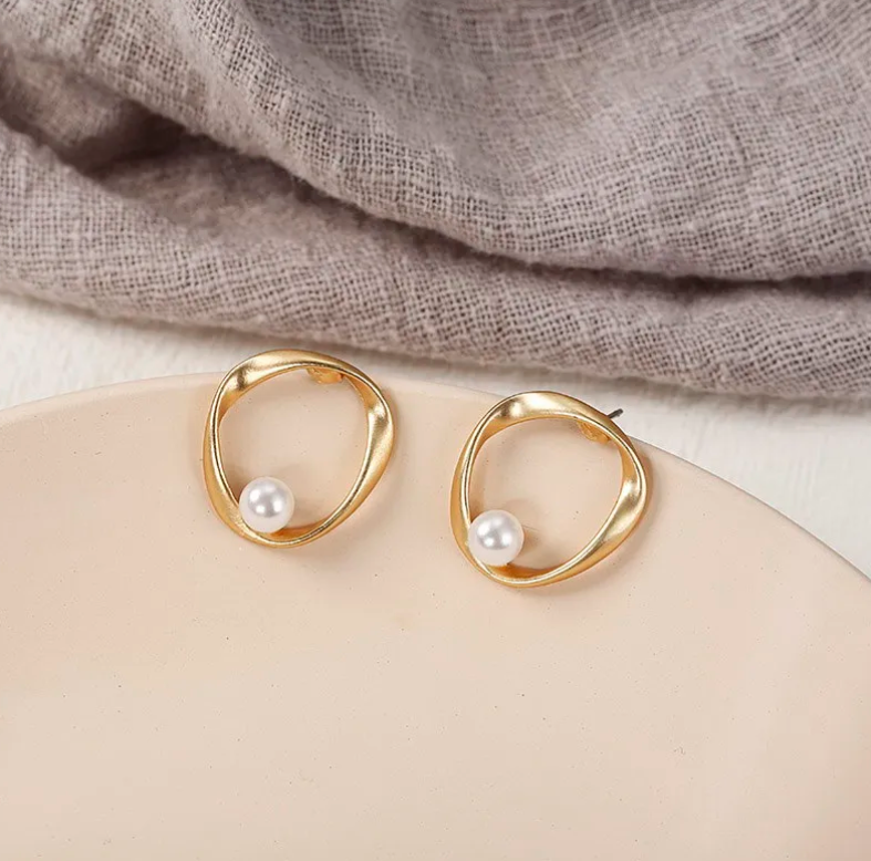 Round Pearl Earrings
